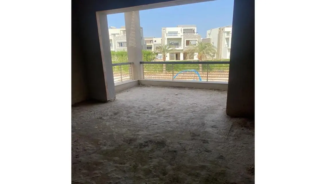منزل فاخر بمساحة واسعة للبيع
