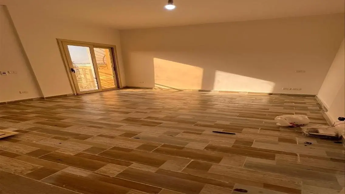 Luxury 3-Bedroom Apartment with Lake Views