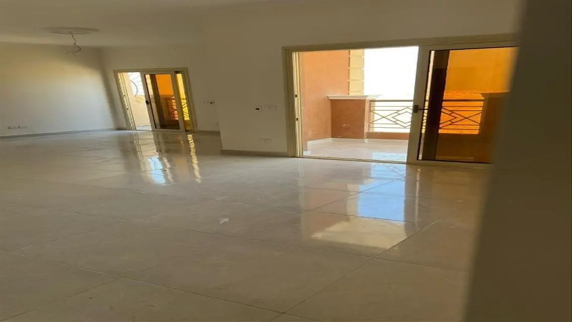 Luxury 3-Bedroom Apartment with Lake Views