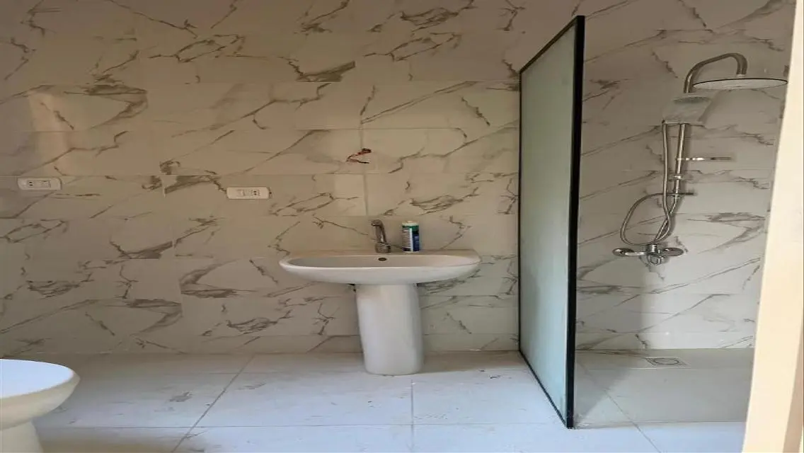 Luxury 3-Bedroom Apartment with Lake Views