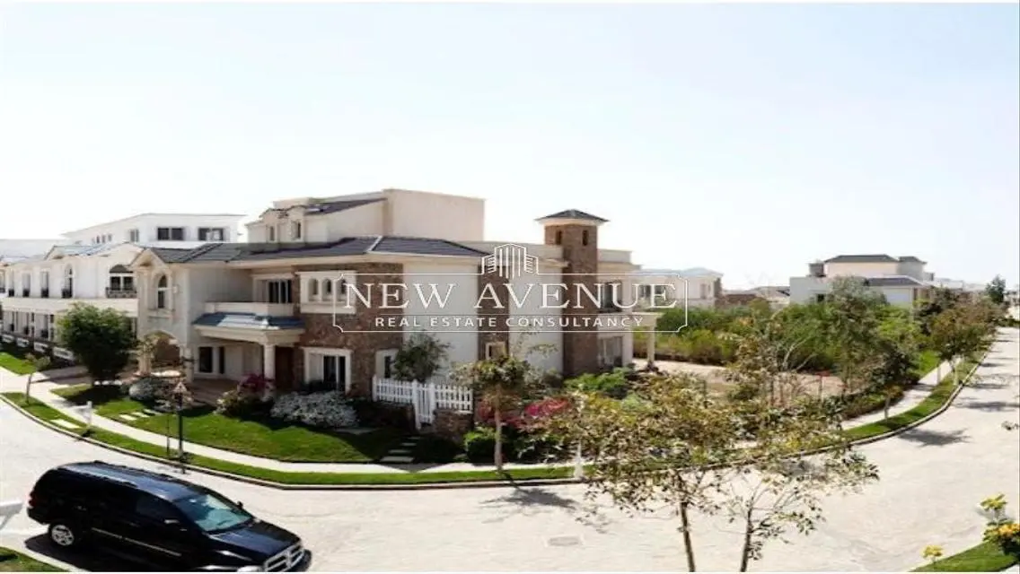 Luxury Villa with Private Garden and Balcony in City Center