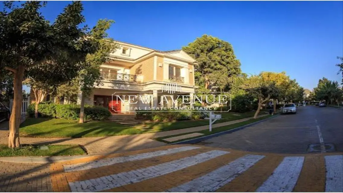 Luxury Villa with Private Garden and Balcony in City Center