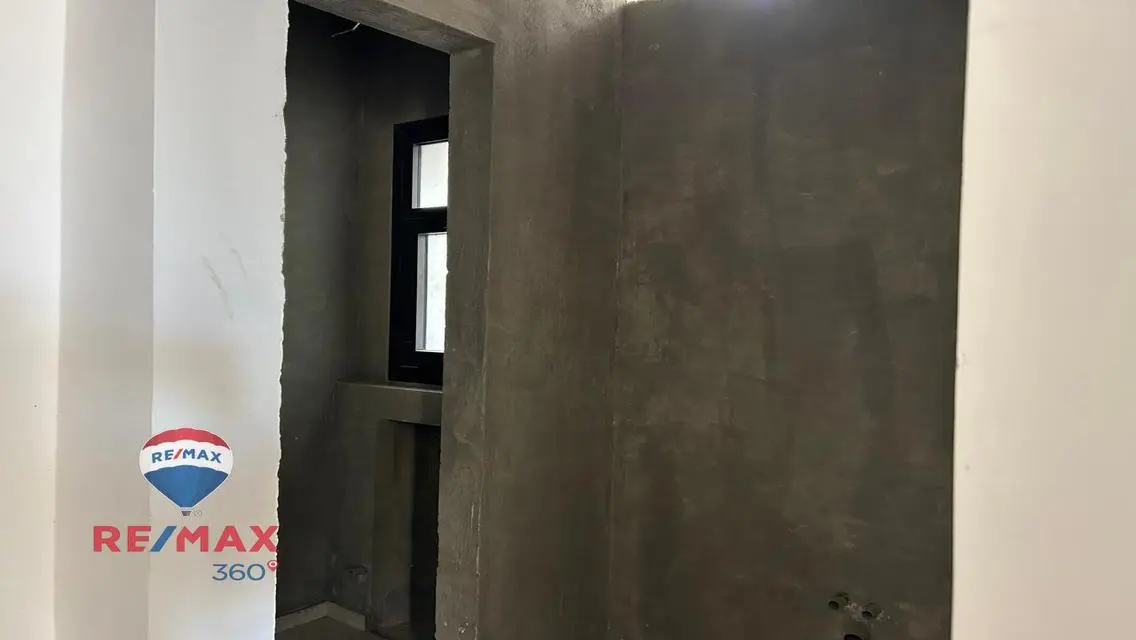 شقة فاخرة مع جميع المرافق بالموقع المناسب