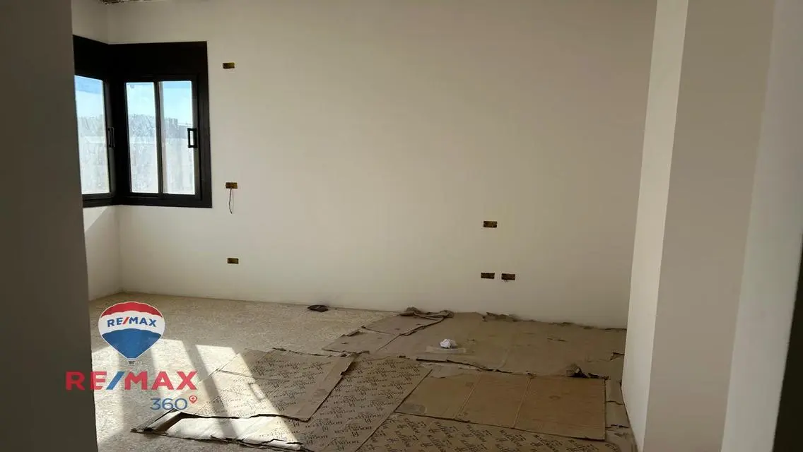 شقة فاخرة مع جميع المرافق بالموقع المناسب