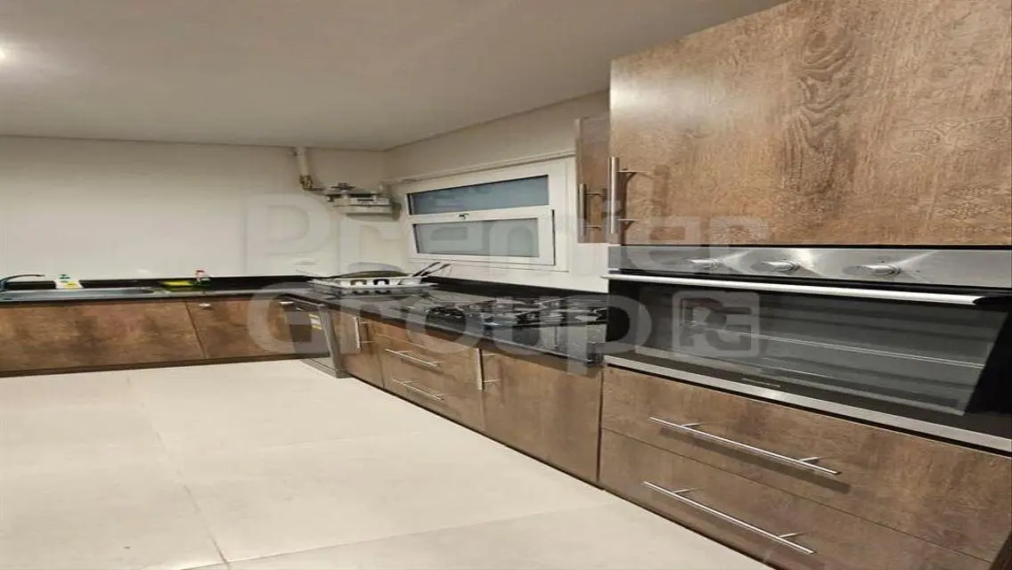 Luxury 2-Bedroom Apartment in the Heart of the City