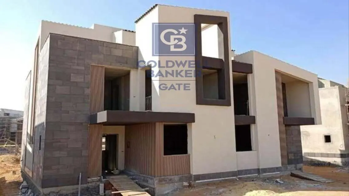 Luxury Villa for Sale with Private Pool and Lake View