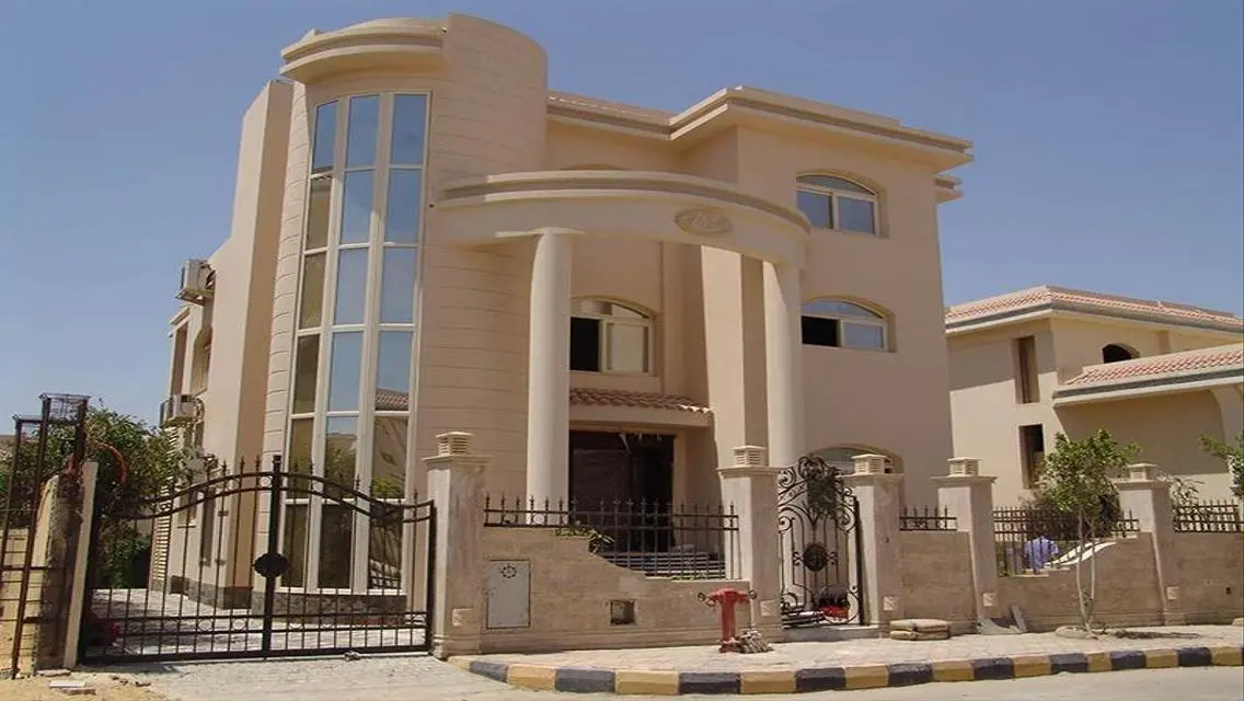 شقة فاخرة بمساحة واسعة للبيع مع إطلالة رائعة