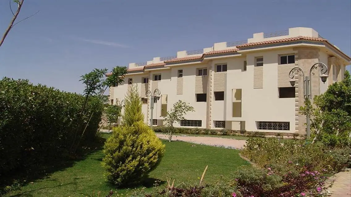 شقة فاخرة بمساحة واسعة للبيع مع إطلالة رائعة