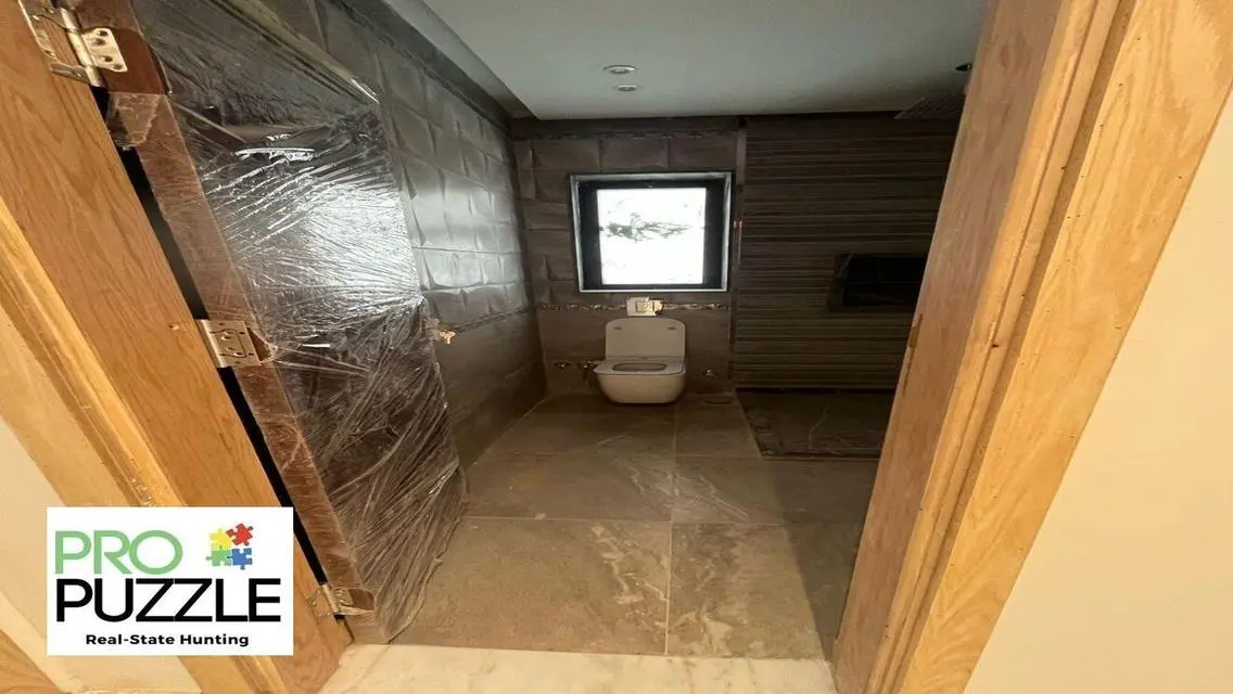 Luxury Apartment for Rent in Compound Lake View Residence
