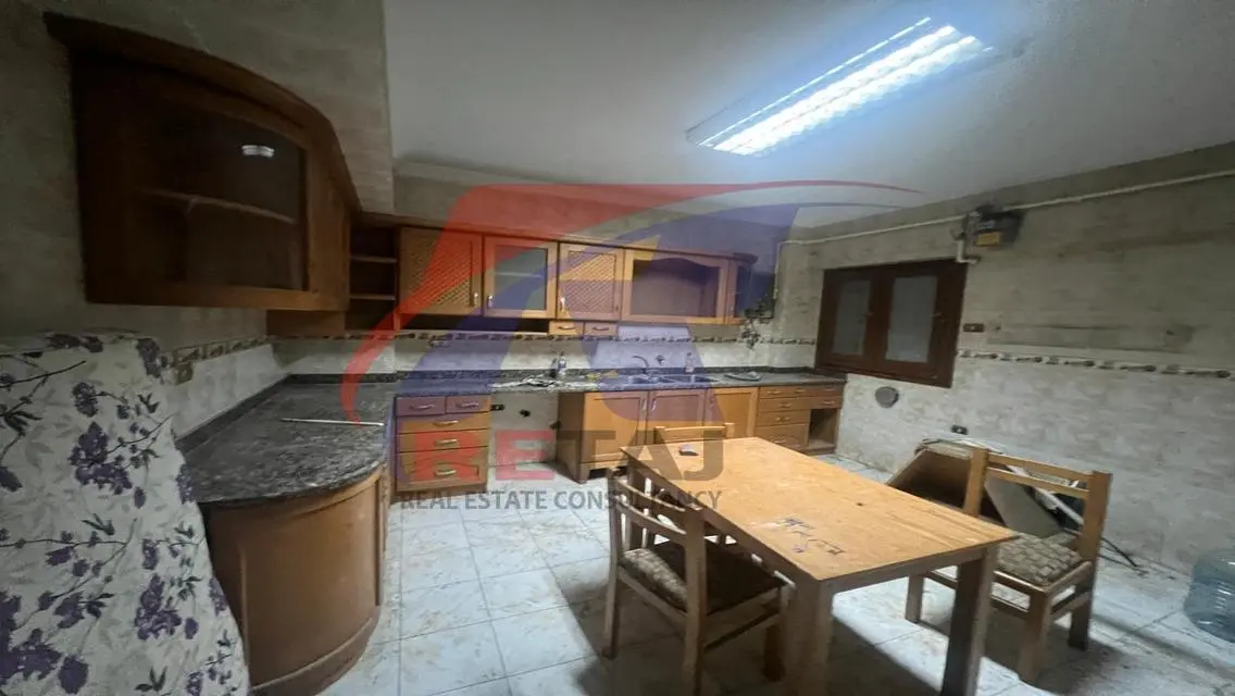 شقة للإيجار بجانب معلم رئيسي - 3 غرف