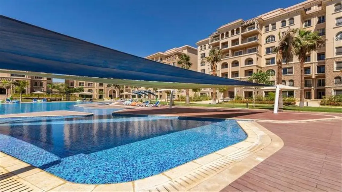 Luxury Apartment with Pool View in West Avenue