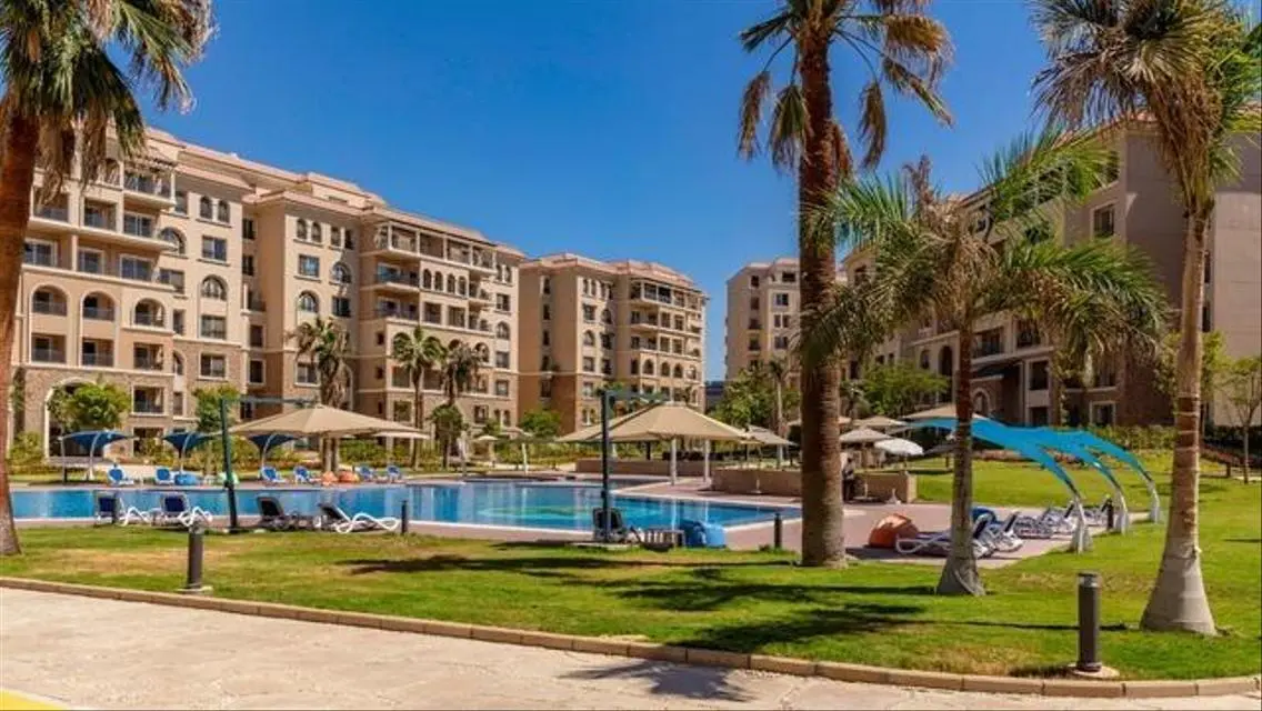 Luxury Apartment with Pool View in West Avenue