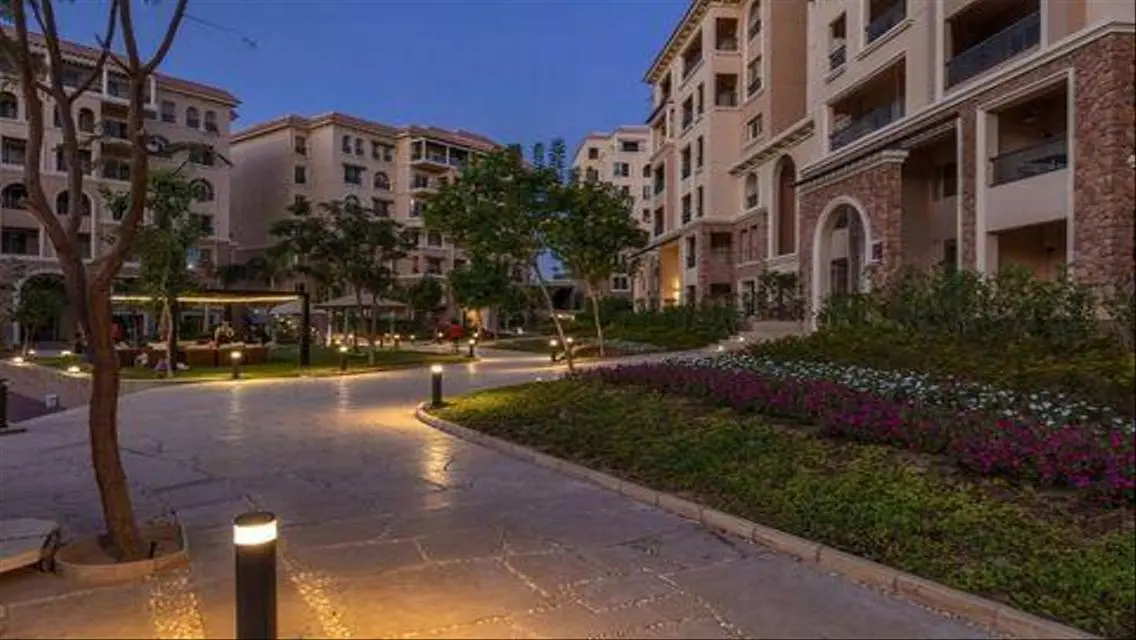 Luxury Apartment with Pool View in West Avenue