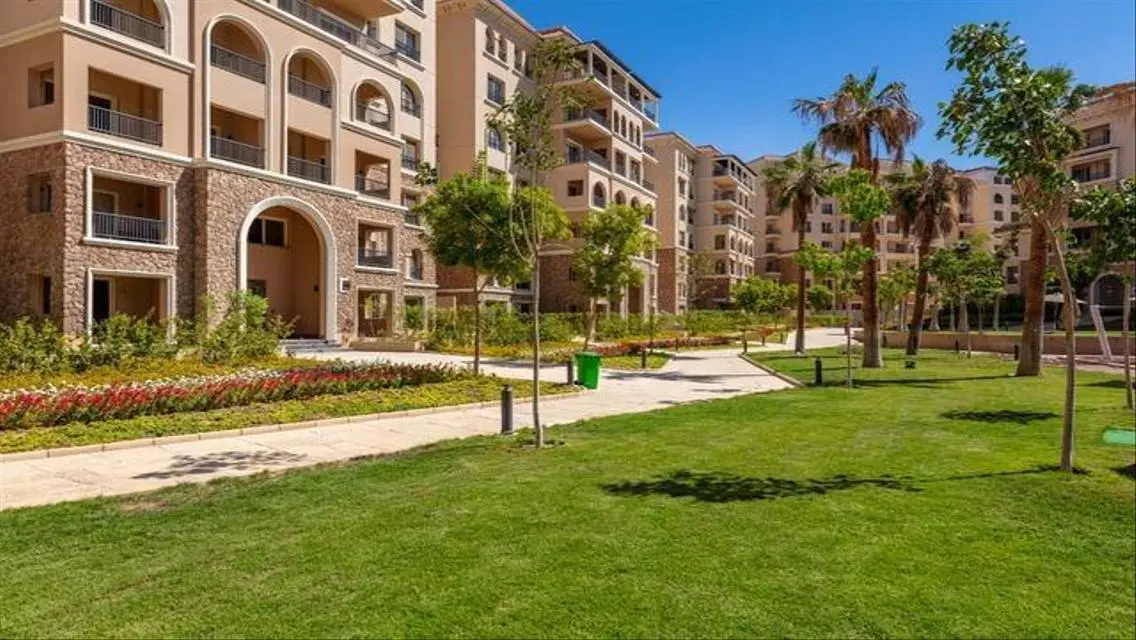 Luxury Apartment with Pool View in West Avenue