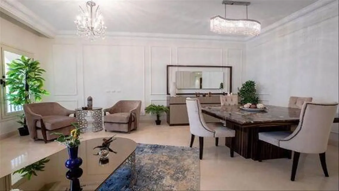 Luxury Apartment with Pool View in West Avenue