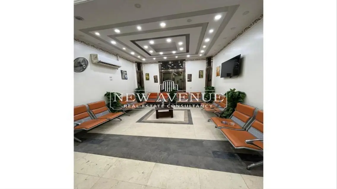 عقار مميز للإيجار - 2100 متر مربع