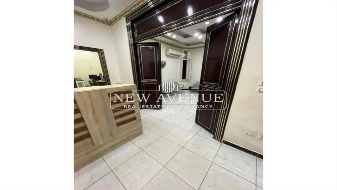 عقار مميز للإيجار - 2100 متر مربع