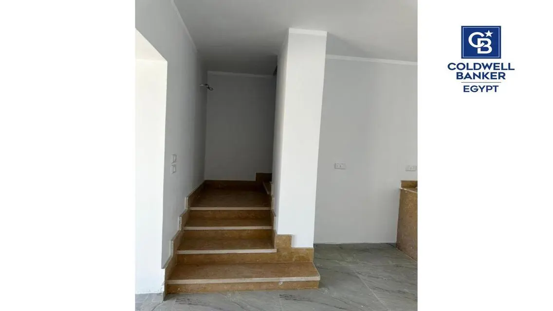 Luxury Apartment with Spacious Garden and Shared Pool