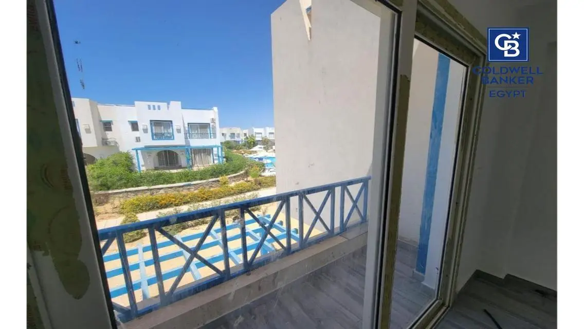 Luxury Apartment with Spacious Garden and Shared Pool