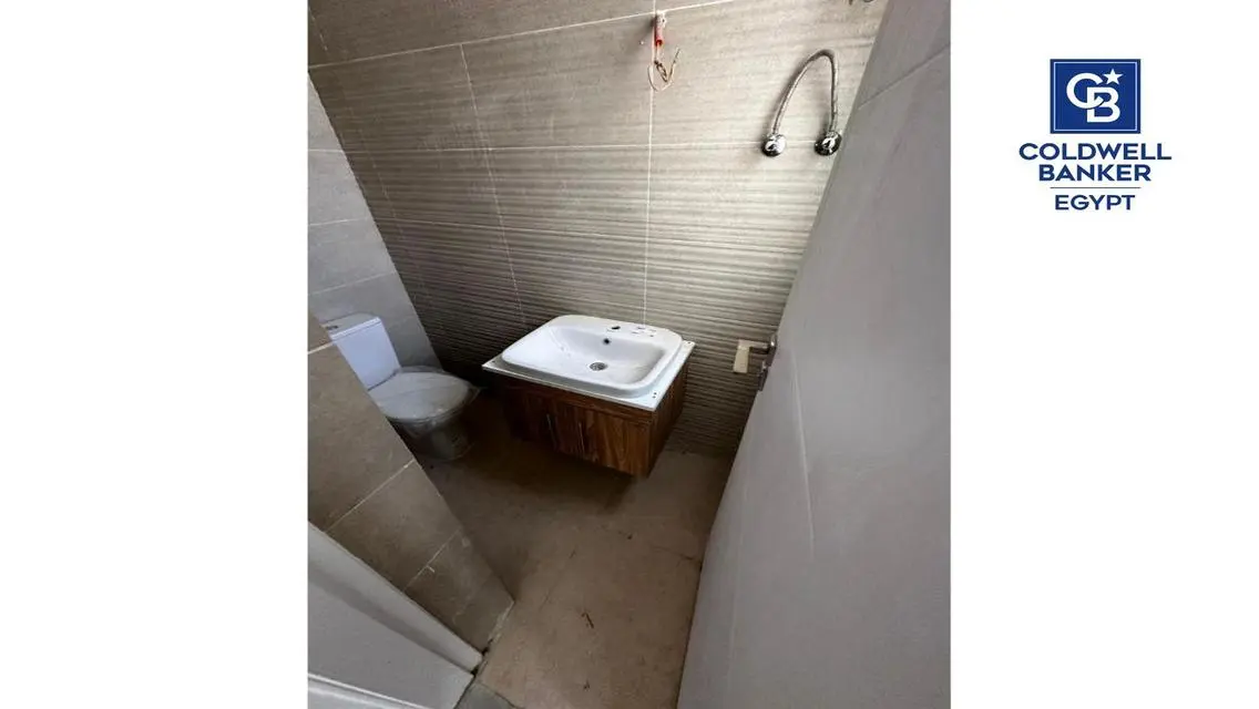 Luxury Apartment with Spacious Garden and Shared Pool