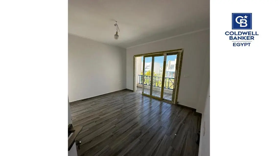 Luxury Apartment with Spacious Garden and Shared Pool