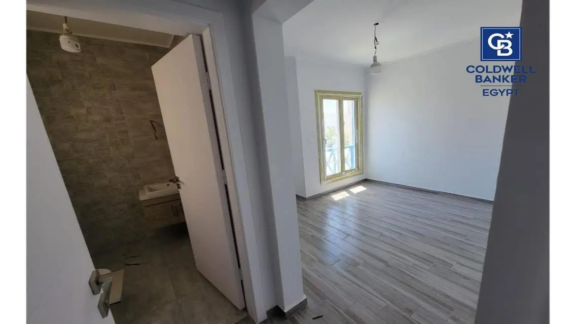 Luxury Apartment with Spacious Garden and Shared Pool