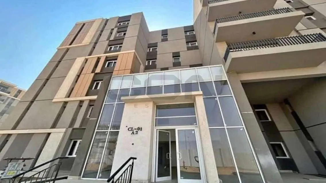 للبيع شقة بموقع مميز و بسعر لقطة في هاب تاون