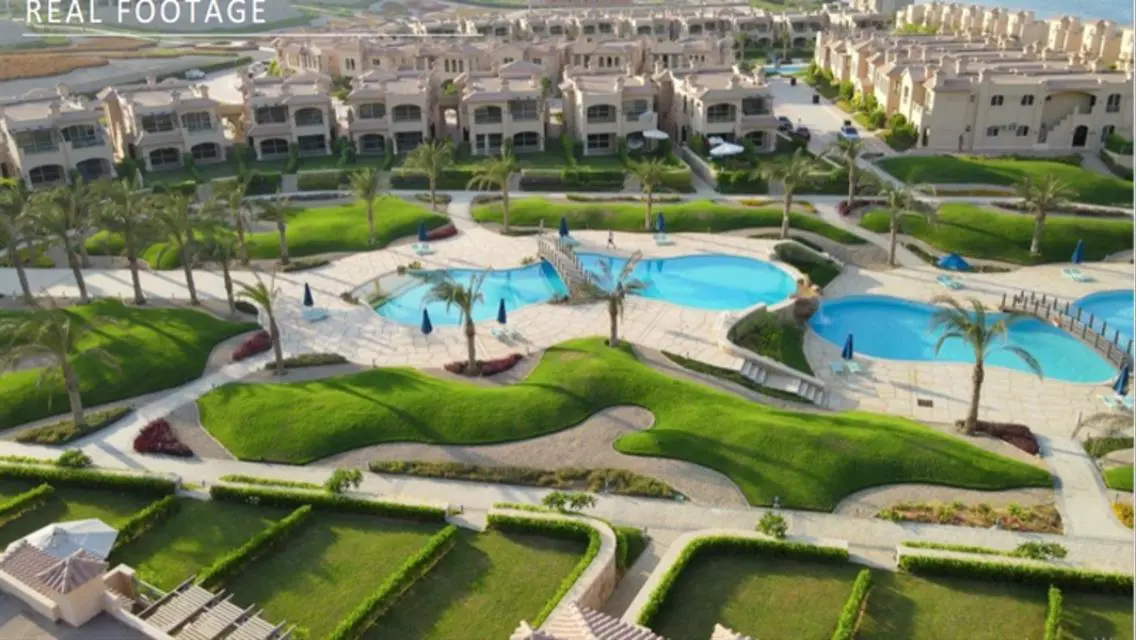 شاليه متشطب علي البحر في العين السخنه , بمقدم 10%
