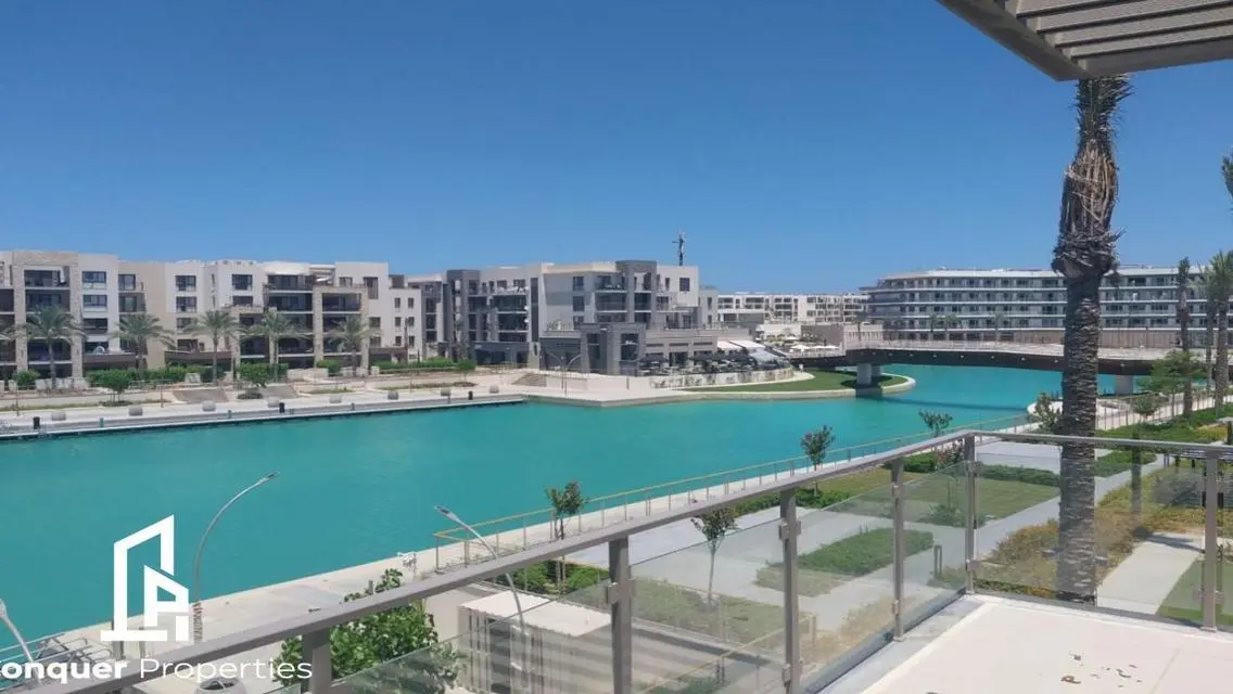 فيو حمام السباحه شاليه للبيع في مارينا 2 مراسي