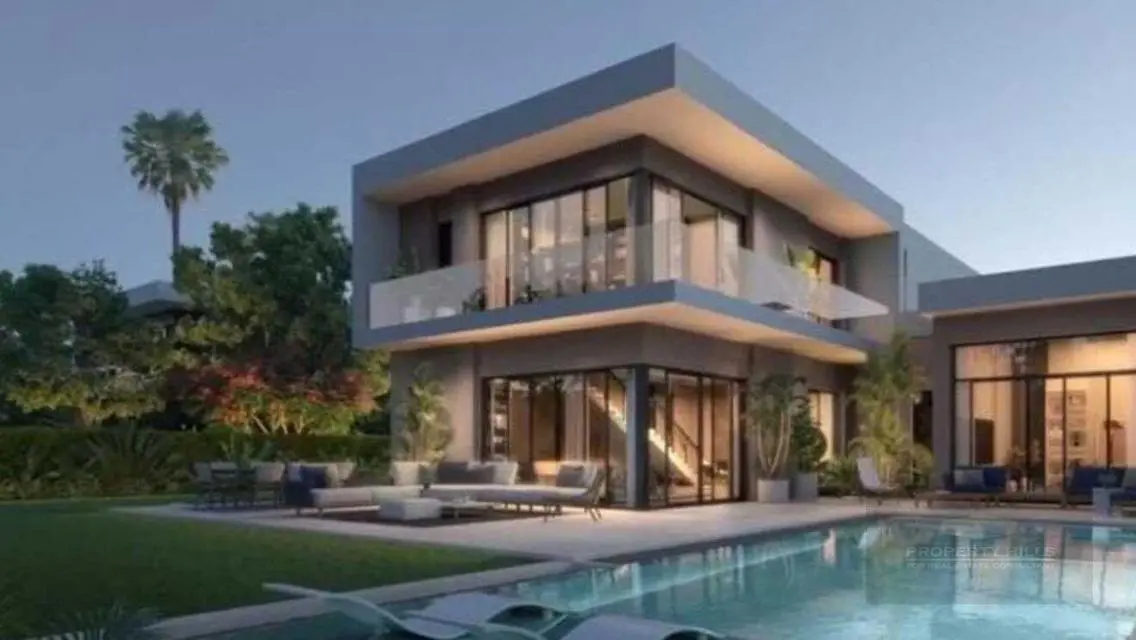 Luxury Villa with Stunning Lake Views