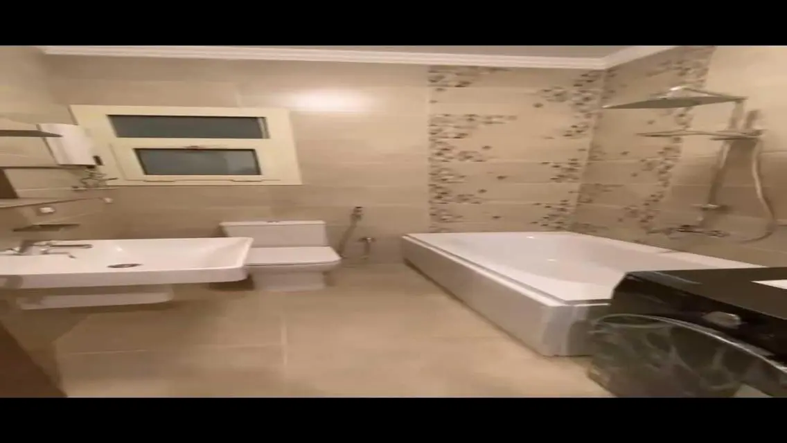 شقه للايجار بكمباوند الباتيو كازا