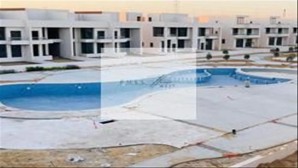 توين هاوس نصف تشطيب للبيع في ليك ويست زايد