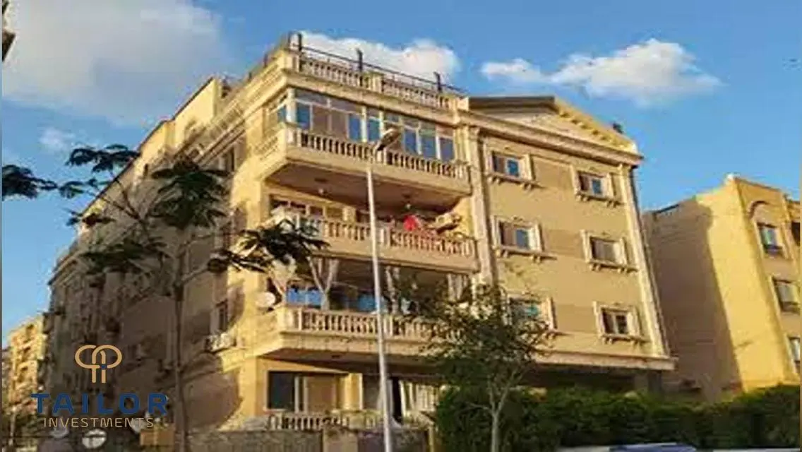 شقه للبيع بغرب ارابيلا التجمع الخامس فى اميز موقع