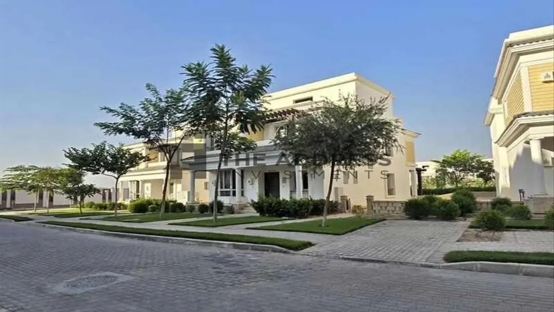 villa 360sqm + garden installment 8 years 10%DP