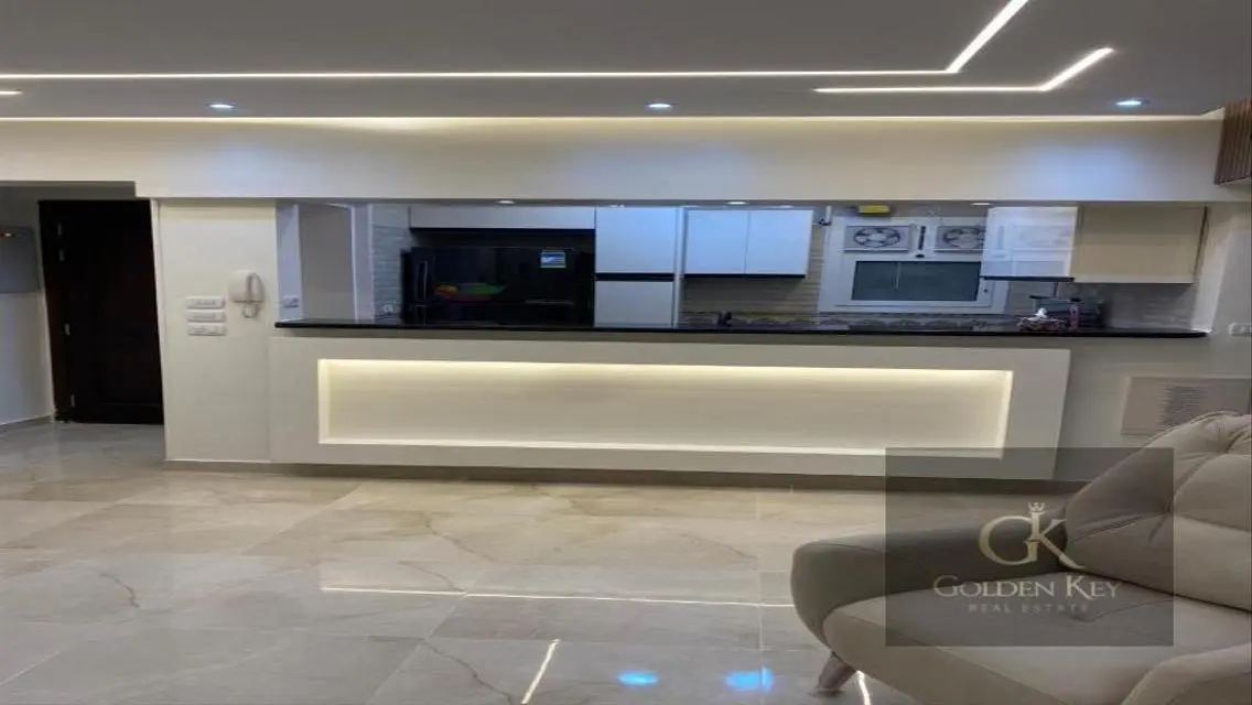 Super Lux Apartment in Rehab City