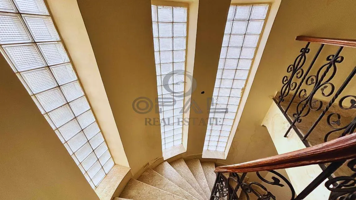 -Villa for sale  in Beverly Hills  -Land : 590 m2