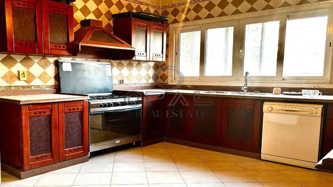 -Villa for sale  in Beverly Hills  -Land : 590 m2