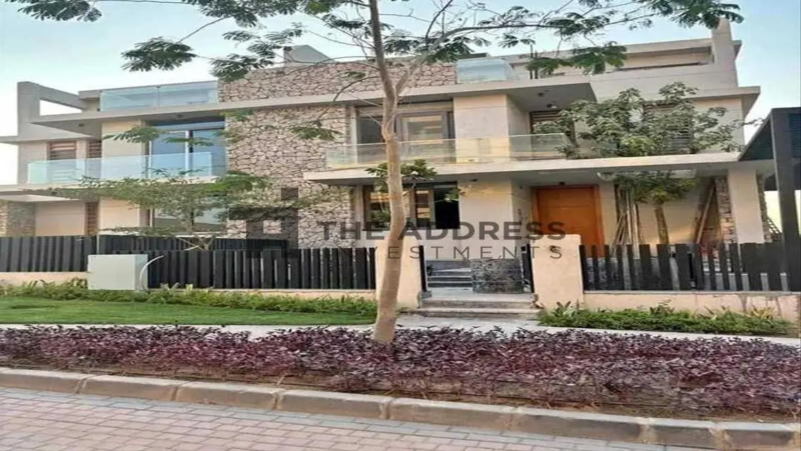 Villa minutes to Madinaty installment 12years 5%DP