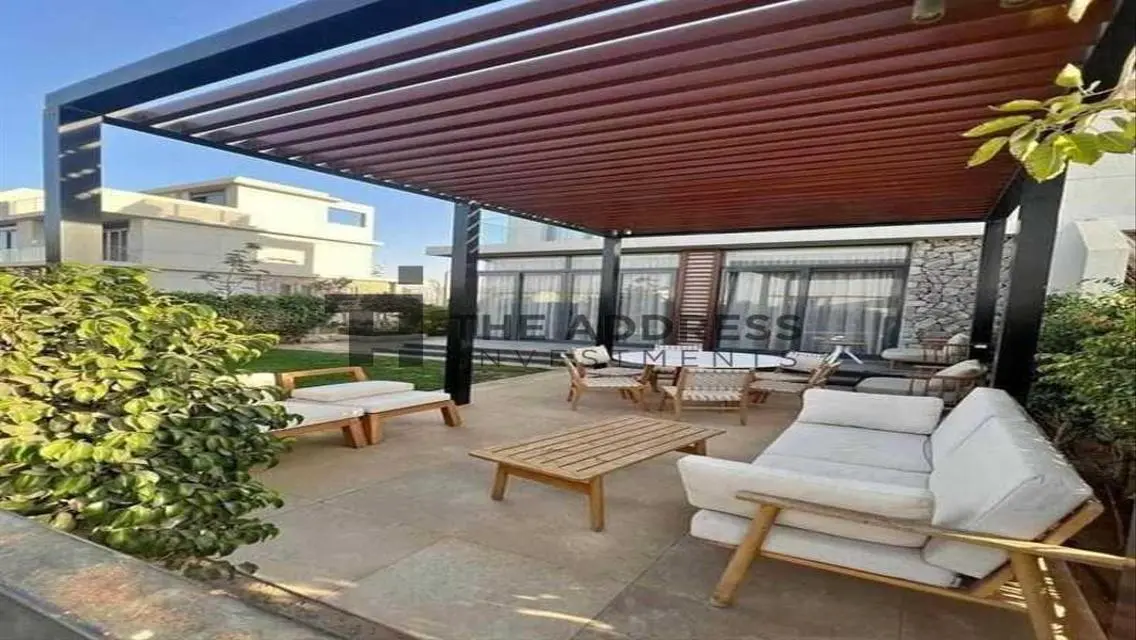 Villa minutes to Madinaty installment 12years 5%DP