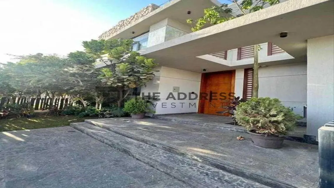 Villa minutes to Madinaty installment 12years 5%DP