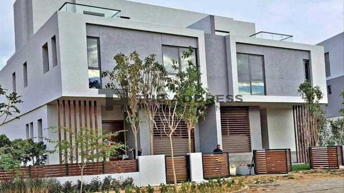 Villa minutes to Madinaty installment 12years 5%DP