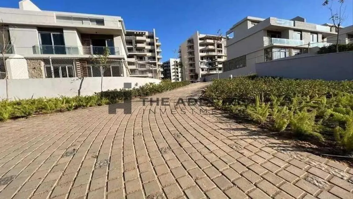 Villa minutes to Madinaty installment 12years 5%DP