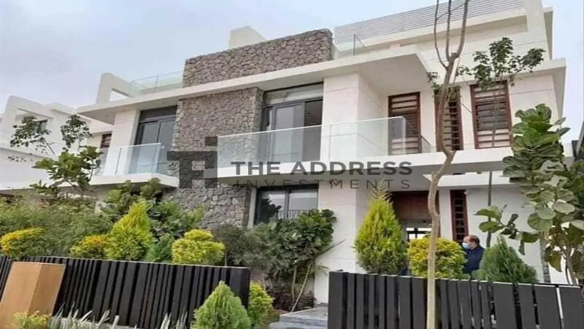 Villa minutes to Madinaty installment 12years 5%DP