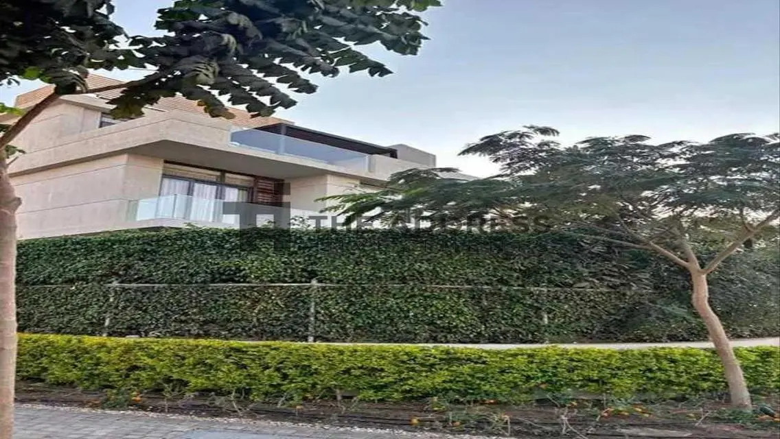 Villa minutes to Madinaty installment 12years 5%DP