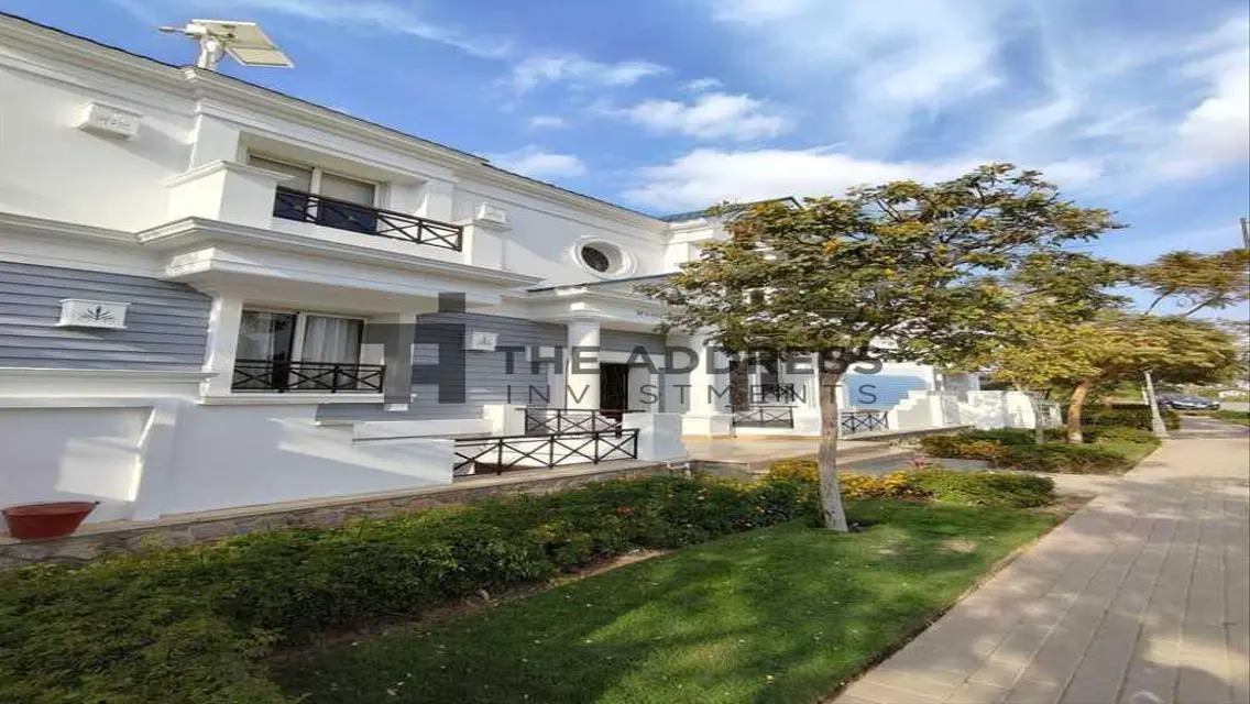 Luxury Villa with 220 sqm in Prime Location