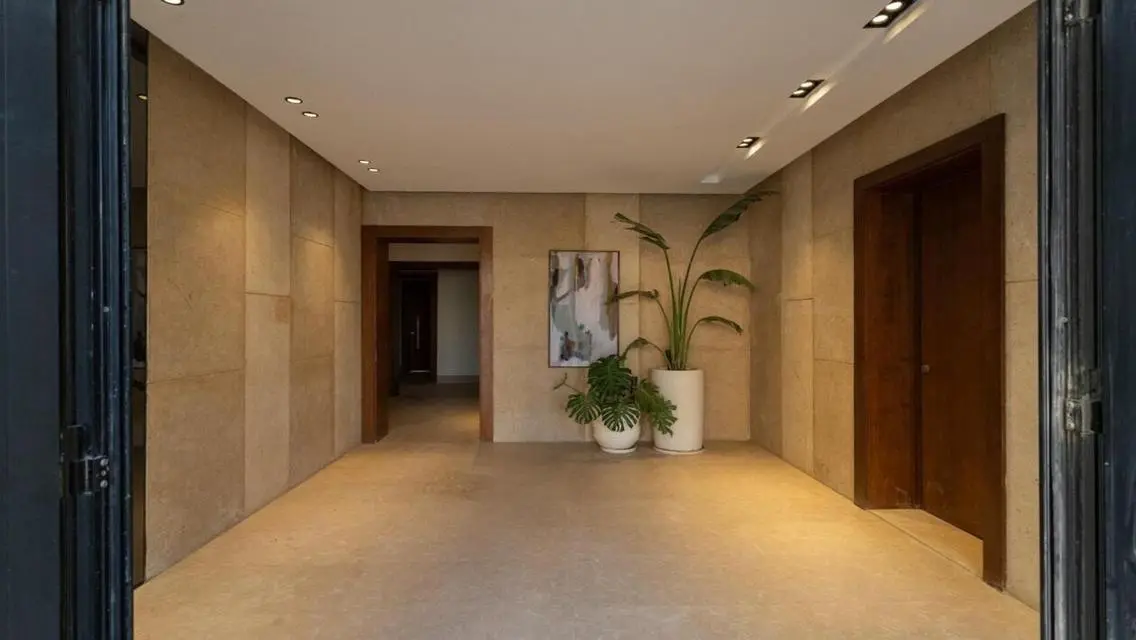 Apart 118m low downpayment Owest October 9yrs inst