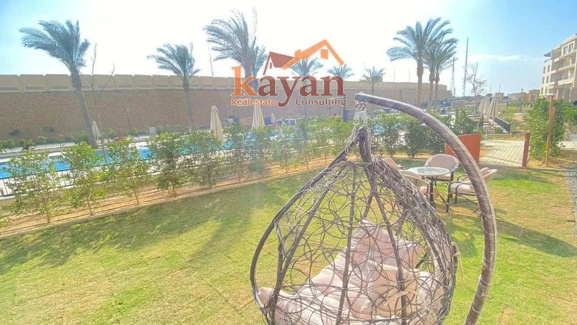 للايجار شقة مفروشة مودرن بالكامل فى اب تاون فورتين