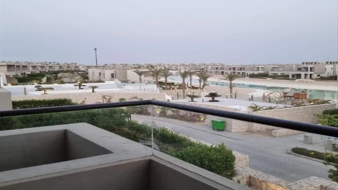 شقة فاخرة للبيع بمساحة واسعة وإطلالة رائعة