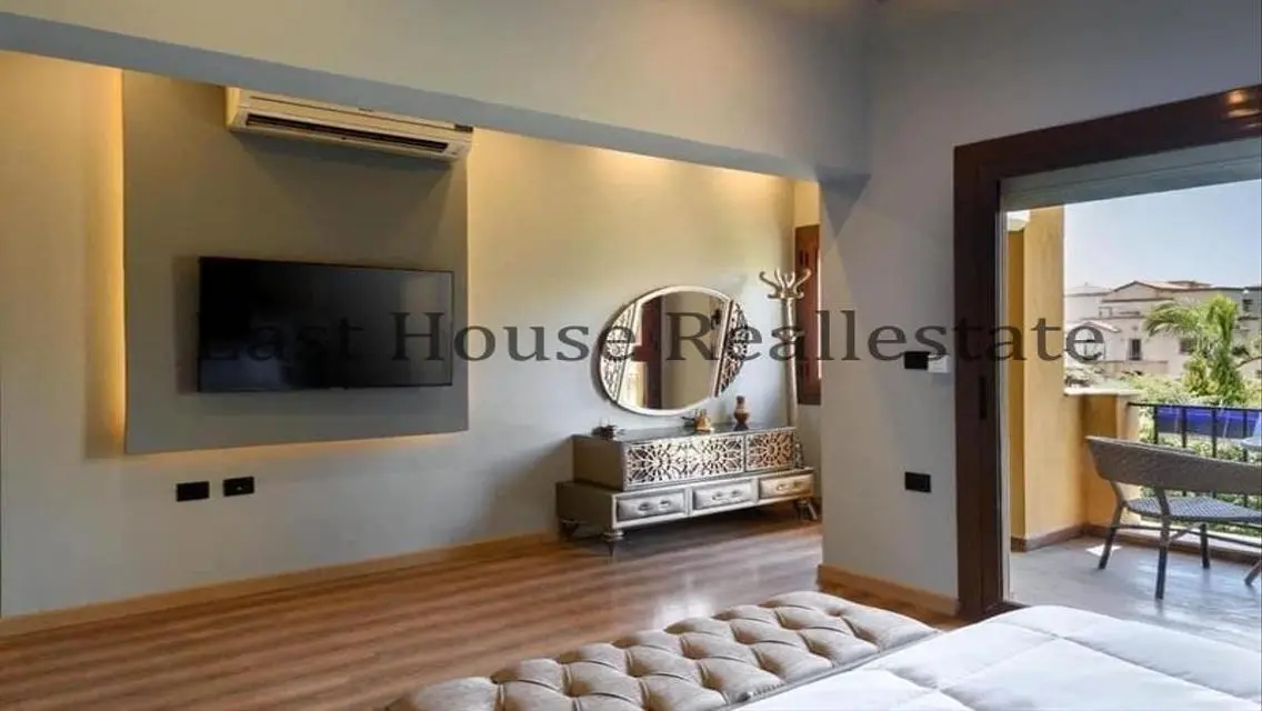 Twin house villa for rent furnished in Mivida