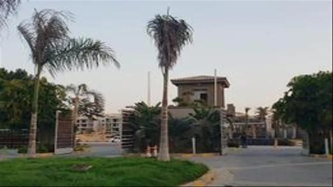 توين هاوس للبيع في بالم هيلز قطاميه بموق متميز370م